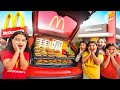 MINHA IRMÃ CONSTRUIU UM MCDONALDS SECRETO NO CARRO!