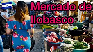 Comprando en el mercado de Ilobasco, Cabañas