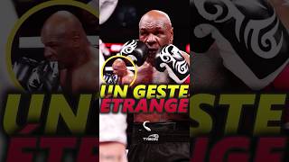 Ce geste étrange de Mike Tyson pendant son combat contre Jake Paul !