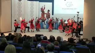 💃🏻🕺🏽 Gagauz folk dance