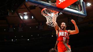 Amar'e Gives Deron Williams a Lift