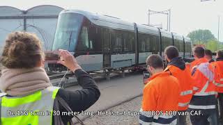 Beelden aankomst eerste 15G tram voor Amsterdam!