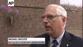 Service held for Detroit funeral home cremains