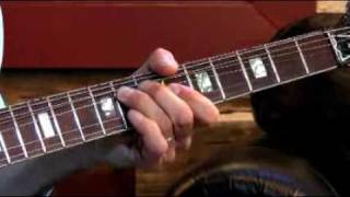 Larry Carlton - 335 Improv - Soloing Over I-VI-II-V - Blues Guitar Lessons
