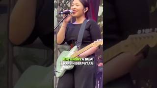 keren Bernadya live untungnya di acara Local Fest 2024.