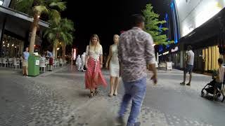 Dubai 4k: The Walk and JBR Beach in the evening. Spacer deptakiem The Walk + JBR Beach Dubaj