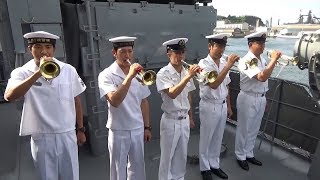 自衛艦に響くラッパ君が代　１３０年前の譜、呉港で今も