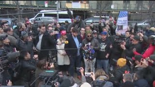 Trump supporters rally in NYC ahead of possible arrest