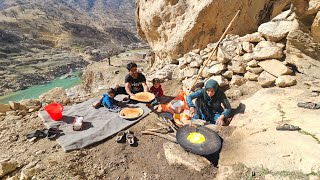 Baking Bread with Firewood for Breakfast | Simple Nomadic Living 🌿🔥