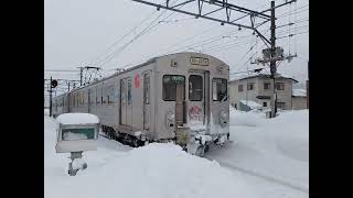 ２０２５／１／１６（木）始発から雪で運転見合わせの大鰐線　上り運転再開一本目は、中央弘前駅に停泊していた６レのデハ７０３９ーデハ７０４０から　大鰐線６本、弘南線１４本の計２０本運休