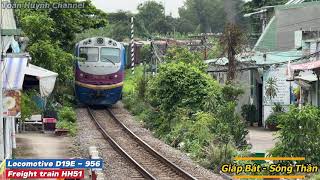 [292] Locomotive D19E – 956 pulled freight train HH51 passing through Bien Hoa City