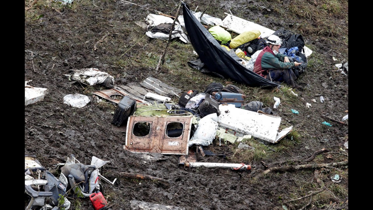 INEDITO!! Novas Imagens Fortes De Destroços E Corpos Da Queda Do Avião ...