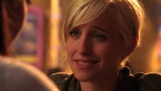 Smallville 3x01 - Chloe tells Lana where to find Clark / Louis chases Lex