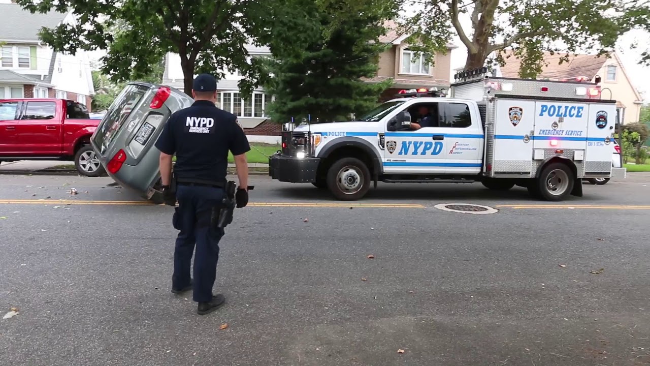 NYPD Rights Overturned Car In Dongan Hills - YouTube