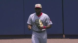 BOS@ATL: Bradley Jr. runs down B. Upton's deep fly