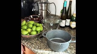 Pickling green baby mangoes. ជ្រកស្វាយខ្ចី