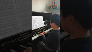 妞哥在家练琴，妞哥已经学了10个月的钢琴Niu's brother has been studying Piano for 10 months, he practices piano everyday