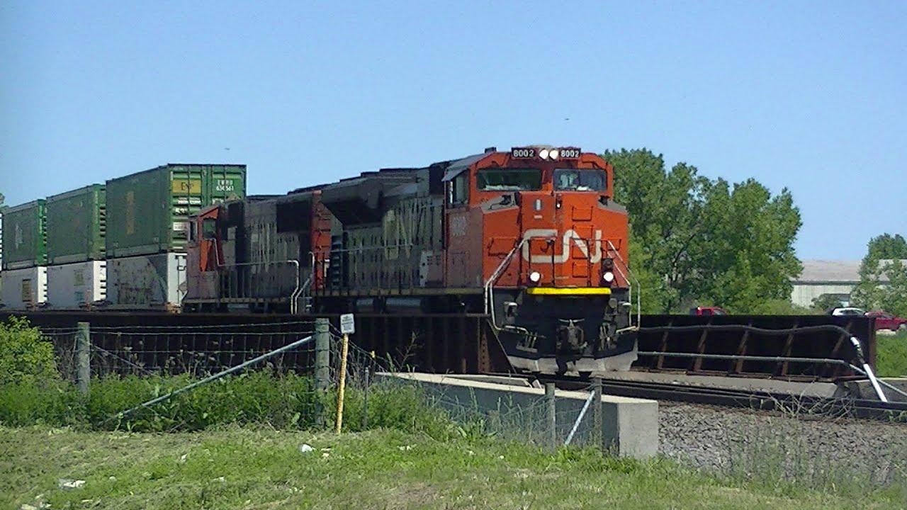 Cn 8002 Cn 5716 Southbound Intermodal Fond Du Lac Wisconsin 05 30 2024