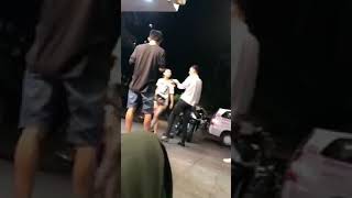 Gái xăm trổ đánh nhau ở phố đi bộ
