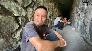 山洞住所集中营，隐居这里个个都是人才，说话又好听，生活无压力