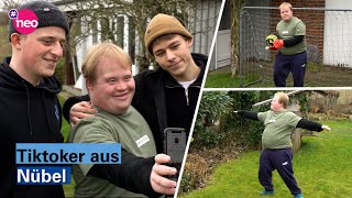 Wie „two and a down men“ aus Nübel ihre besondere Freundschaft auf TikTok feiern