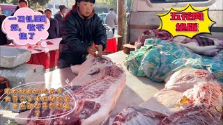 北方买猪肉就这么豪横，一刀100元，大哥买半头猪排骨被忽悠瘸了#pork #猪肉 #玖叔vlog#华哥猪肉#玖叔猪肉#豬肉