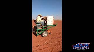 Plantadeira de Mandioca Convencional - Conventional Cassava Planting Machine