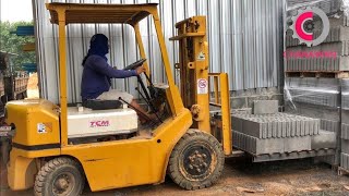 รถยกโฟล์คลิฟท์​ TCM​ Forklift​ เกิดมาเพื่อยก!​ ยกอิฐขึ้นรถดั้ม | CHANAWAN