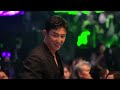 johnny huang jingyu red carpet close up scenes winning award 241207｜黄景瑜爱奇艺尖叫之夜红毯 台下特写 领奖