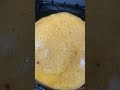 Preparando arepa de huevo