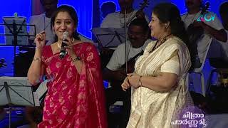 Sujatha Indian playback singer Give Memento to K S Chitra