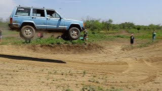 Jumping Our $700 Jeep!! (TexPlex Off-Road Park)