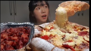 치즈 듬뿍 시카고피자 매콤 닭발 먹방🍕CHEESE PIZZA WITH SPICY CHICKEN FEET :: ASMR EATING SOUND