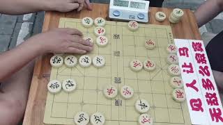 象棋大師街頭釀“悲劇”，沒敗過老棋王被讓馬，打死都不服孫浩宇