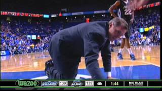 Laettner cleans Rupp Arena's floor
