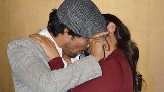 OMG! Randeep Hooda & Richa Chadda Caught Smooching in Public