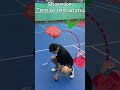 tips aman di lapangan badminton ambil shuttlecock yang salah