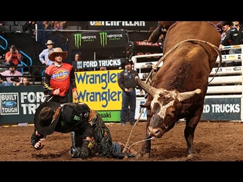 Bushwacker Takes Down Reigning PBR Champ J.B. Mauney - YouTube