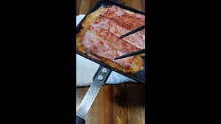 セブンイレブンの皮付きスライスポテトをホットサンドメーカーで魔改造する#Shorts