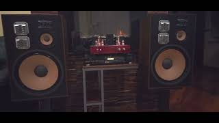 AKAI SW-177 SPEAKERS  SOUNDS....