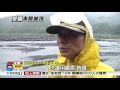 山區大雨溪水暴漲 1家3口受困溪床│中視新聞 20151031