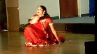 Gayatri Chechi's awesome dance!!