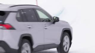 新型RAV4 Gグレードの雪上走行イメージ