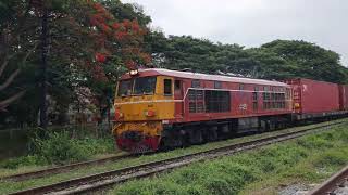 ขบวนรถสินค้า 725 เลี้ยวเข้าสายกาญจนบุรี freight train 725