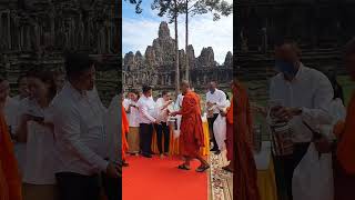 #cambodiakingdomofwonder #siemreap #cambodia  #bayontemple #ពិធីរាប់បាត្រនៅជុំវិញបរិវេណប្រាសាទបាយ័ន