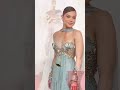 Hailee Steinfeld on the red carpet of 96th Oscars