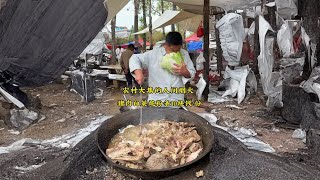 猪肉白菜炖粉条10块钱/份 #谁吃谁知道 #好吃不贵经济实惠 #人间烟火 #生活的烟火气息 #冬天就想吃热乎的大锅菜