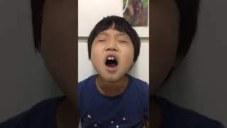 #slowmotion #sneezing #sneeze  #8yearsold #funnyvideo #japanese #slow #スローモーション  #くしゃみ 　#やってみた　#小学生