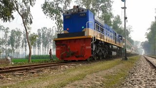 Kortoya express (করতোয়া এক্সপ্রেস ট্রেন) entering loop line to mail line