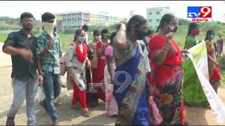 Mahabubabad : మోడల్ స్కూల్ సిబ్బంది ధర్నా - TV9